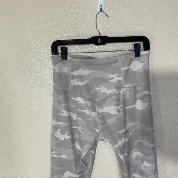 Athleta Elation 7/8 Tight Women’s Size M Gray Camo High Waist Pocket Stretch - Picture 7 of 9
